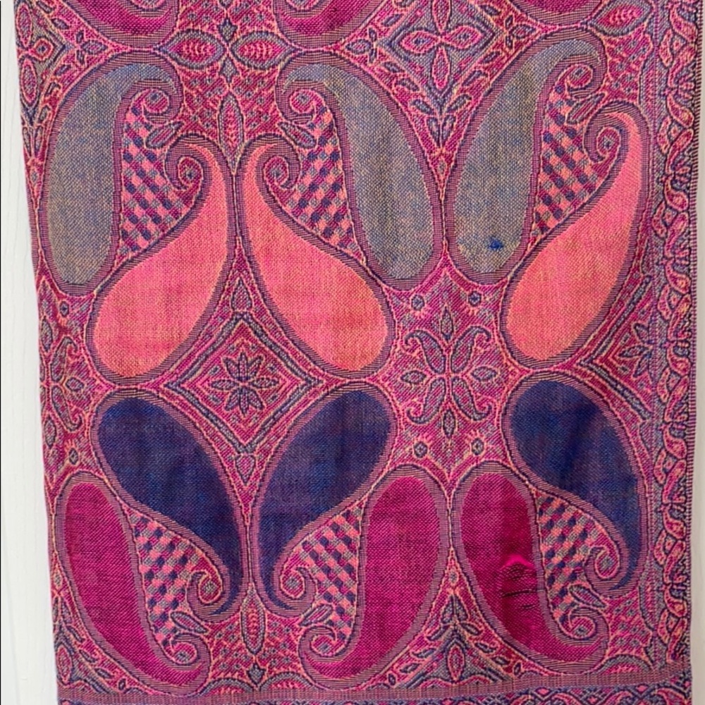 Fun pattern shawl/scarf - Picture 3 of 3